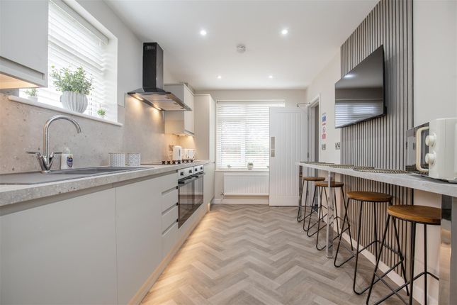 Kitchen 2.Jpg