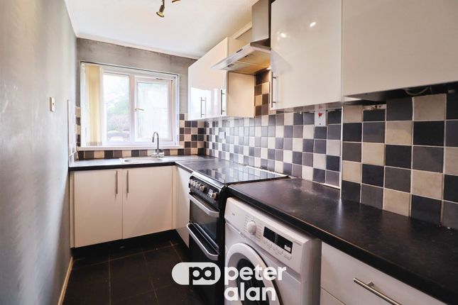 13, Rhiwlas, Cardiff photo 3