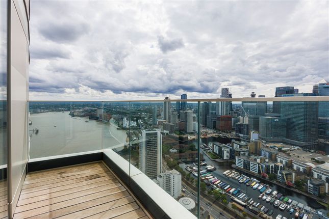 Duplex for sale in Biscayne Avenue, London