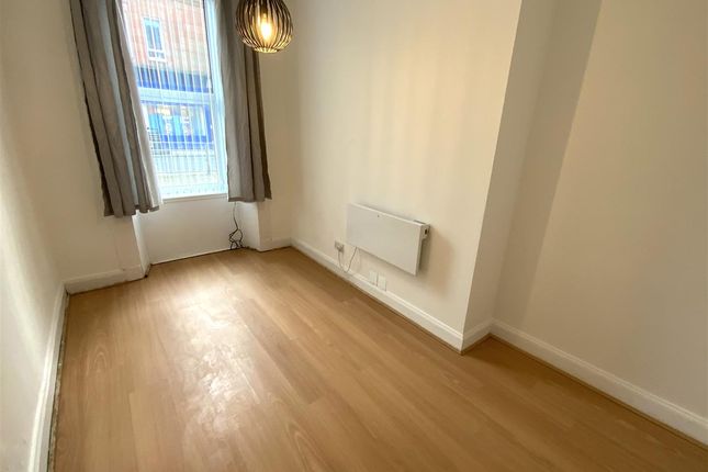 Flat to rent in Newlands Road, Cathcart, Glasgow