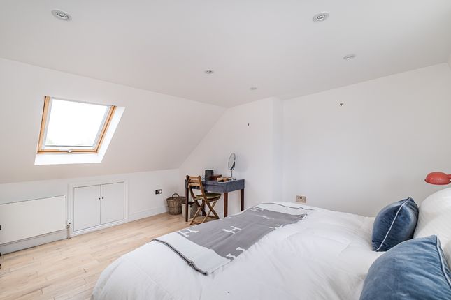 Terraced house for sale in Montefiore Street, London