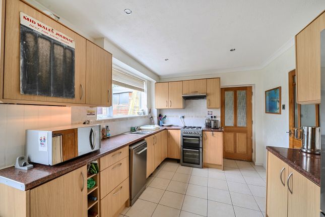 84, Sandringham Road, Wiltshire photo 3