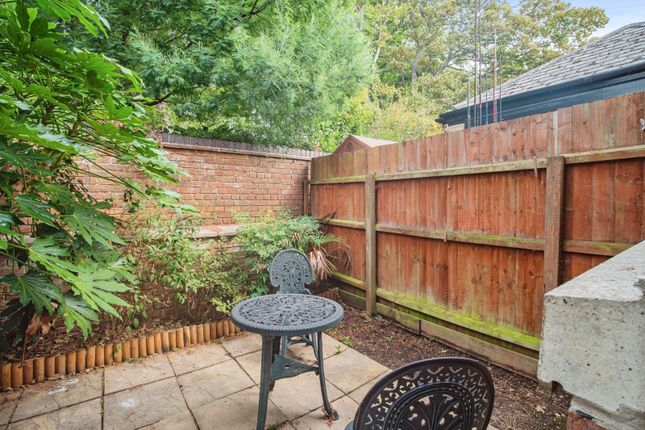70, Wellington Court, Dorset photo 2