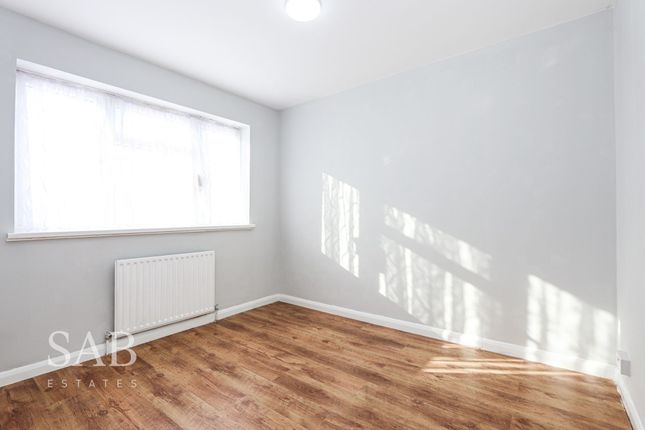 71 Beechwood Avenue, Greenford photo 3