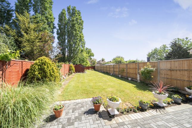 15, Silver Close, Harrow photo 2