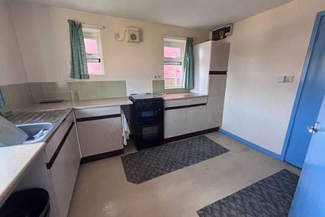 102, Salisbury Drive, Swadlincote photo 3