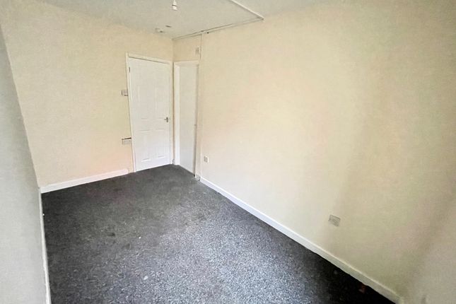 Flat 1, 64, BARRY photo 4