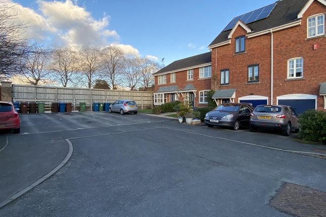 14, Oulton Mews, Stone photo 2
