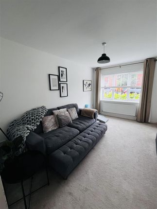 15, Harrow Close photo 2