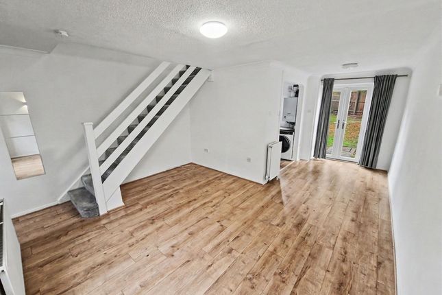 33 Holly Fold, Manchester photo 5