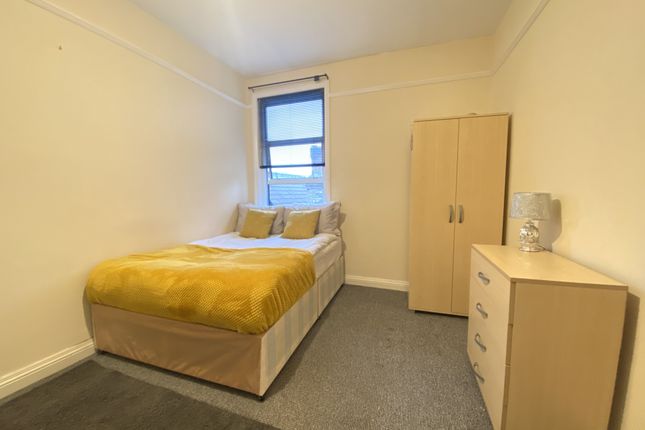 Thumbnail Room to rent in Crescent Road, London