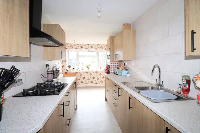 2, The Grove, Farnborough photo 4