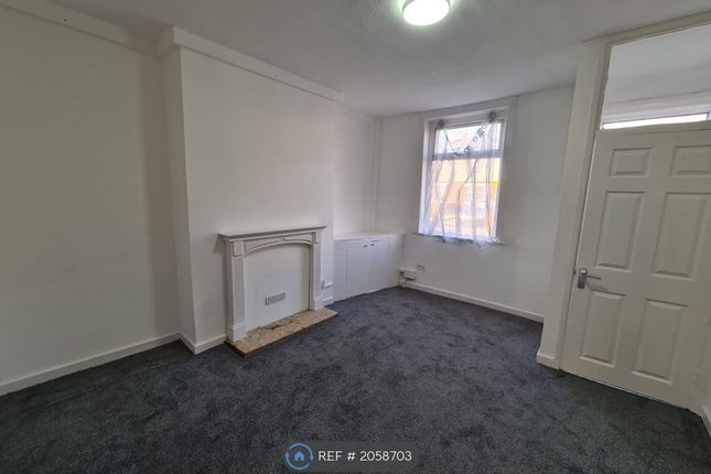 Terraced house to rent in Hurst Street, Leigh