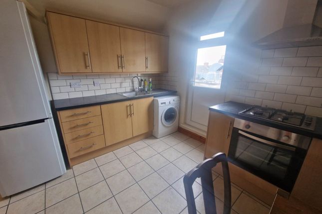 Thumbnail Flat to rent in City Road, Roath