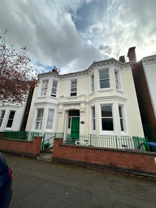 Room to rent in Russell Terrace, Leamington Spa