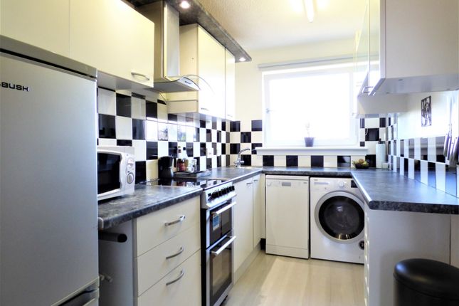 Meadowfield Court, Willowbrae, Edinburgh, EH8 7NA, Edinburgh photo 4