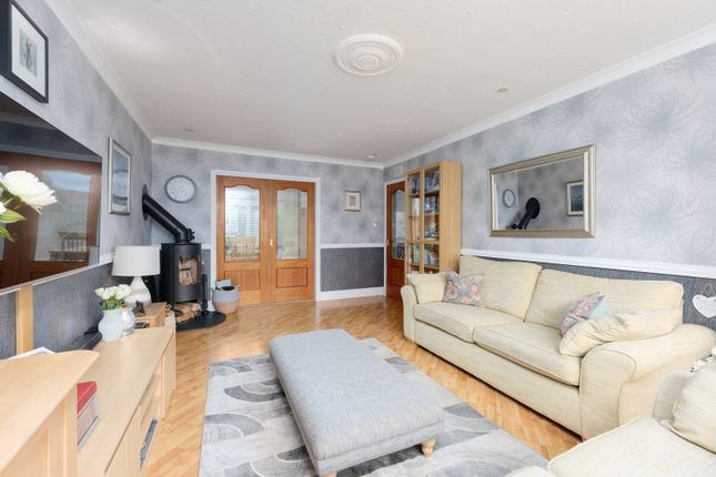 80, Windmill Knowe, Crossgates photo 3