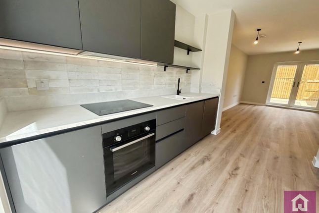 16, Stafford Close, Greater Manchester photo 3