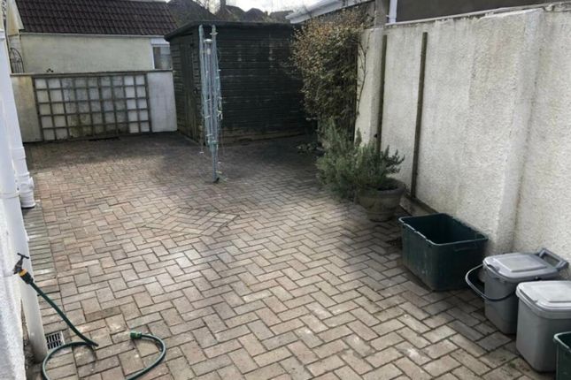 A Spacious And Tidy Garden Area, Perfect For Relax...