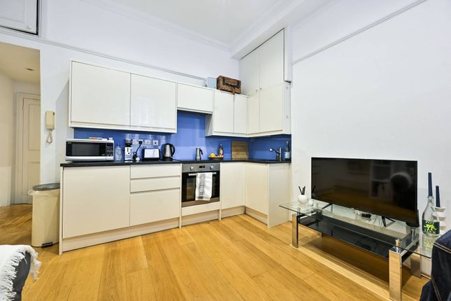Thumbnail Flat to rent in Kempsford Gardens, Earls Court, London