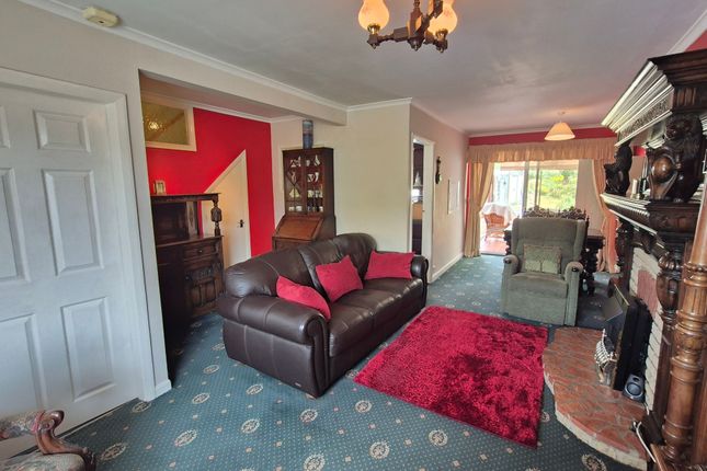 17 Laburnum Avenue, Leicester photo 2