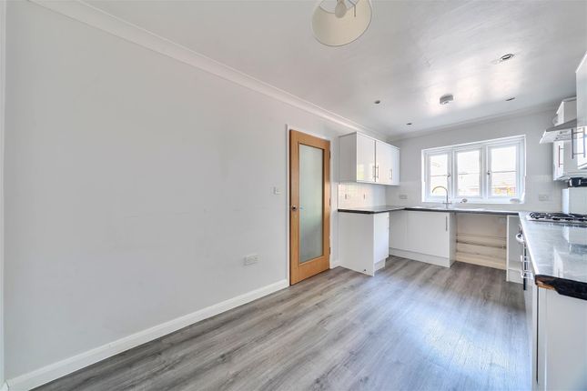 21, Dodham Crescent, Yeovil photo 4