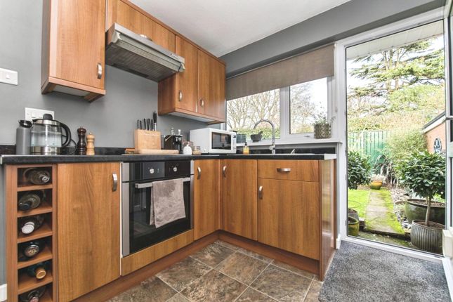 32, Lincoln Close, Honiton photo 4