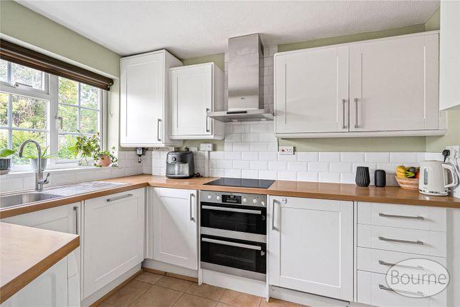 7, Regalfield Close, Guildford photo 2