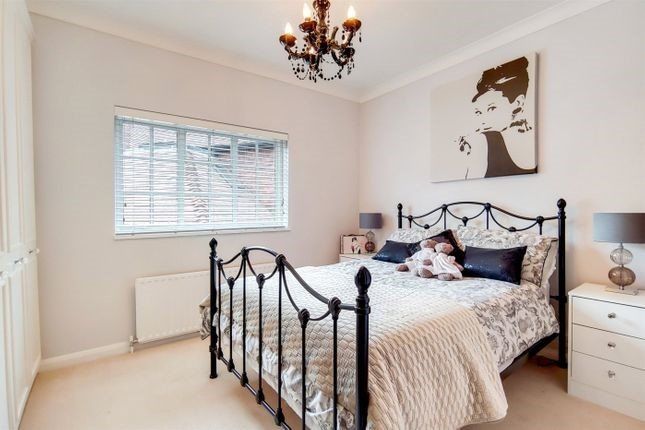 Detached house to rent in Chislehurst Road, Chislehurst, Kent