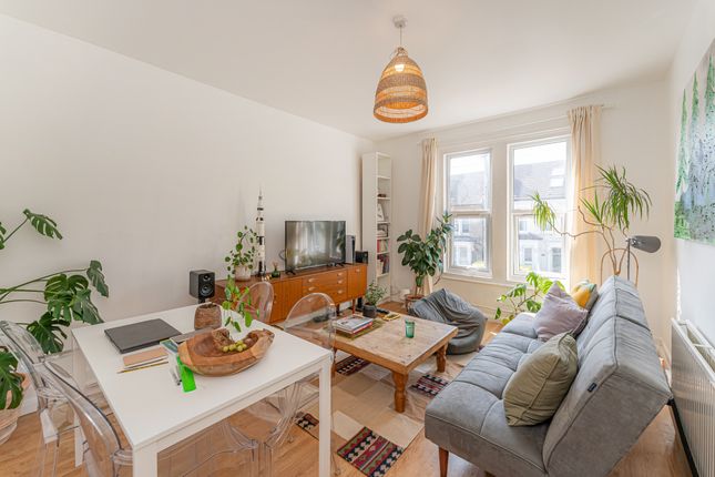 57b Hermitage Road, London photo 2