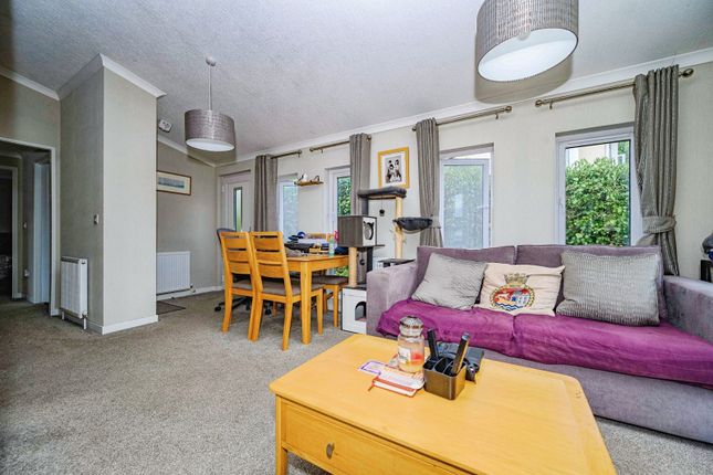 2, Brookfield Park, Totternhoe photo 4