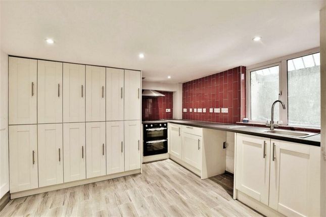 Thumbnail Terraced house for sale in Gabriels Hill, Maidstone