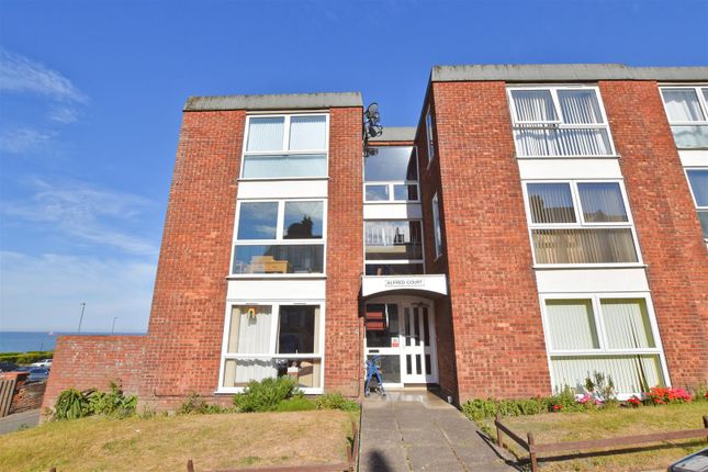 Flat to rent in Alfred Road, Cromer