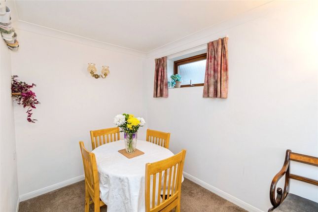 19, Chestnut Court (Southampton), Southampton photo 3