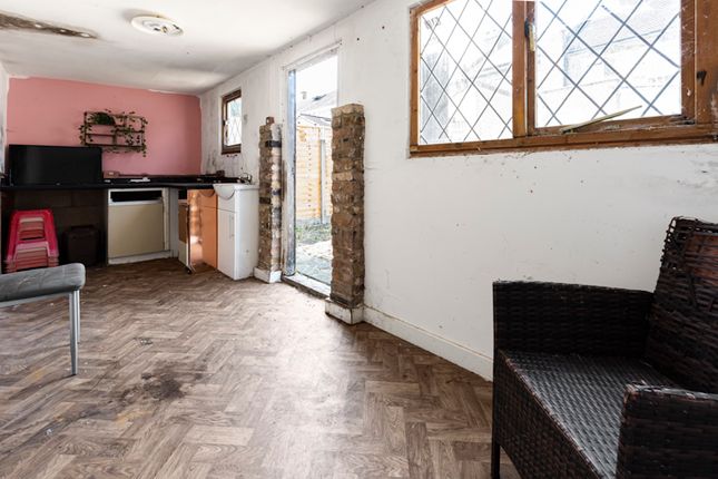 25, Glenville Avenue, Enfield photo 4