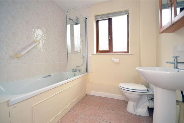 30A, High Street, Earls Barton photo 4