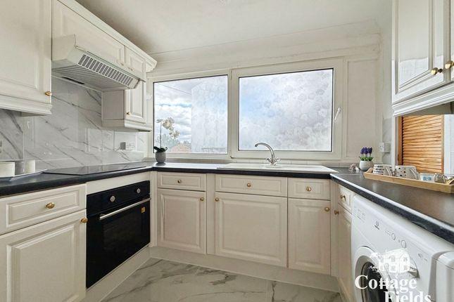 72 Cotlandswick, St. Albans photo 3