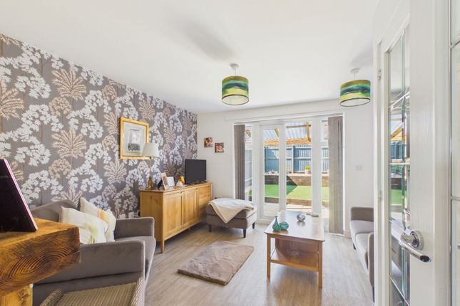 61 Rhoose Way, Barry photo 4