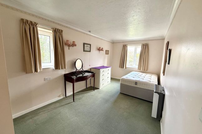 Haddenhurst Court, Terrace Road South, Binfield photo 3