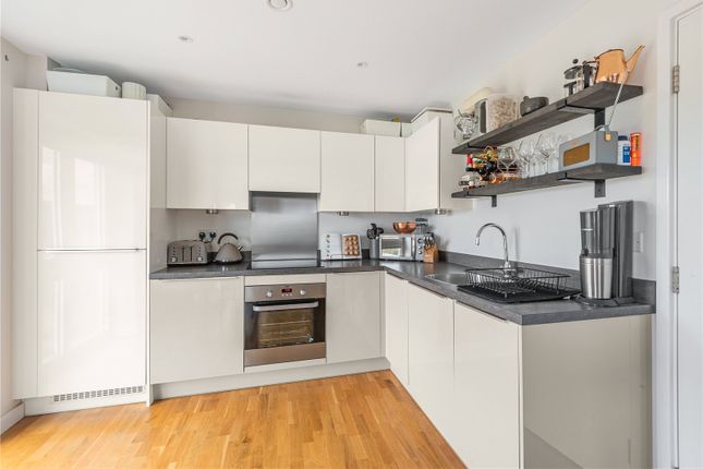 Flat 18 Windsor Court, 1, Pennyroyal Drive, West Drayton photo 2