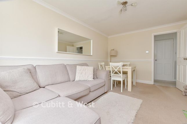 2-bed flat on 16, Hillside Close, Banstead, £280,000