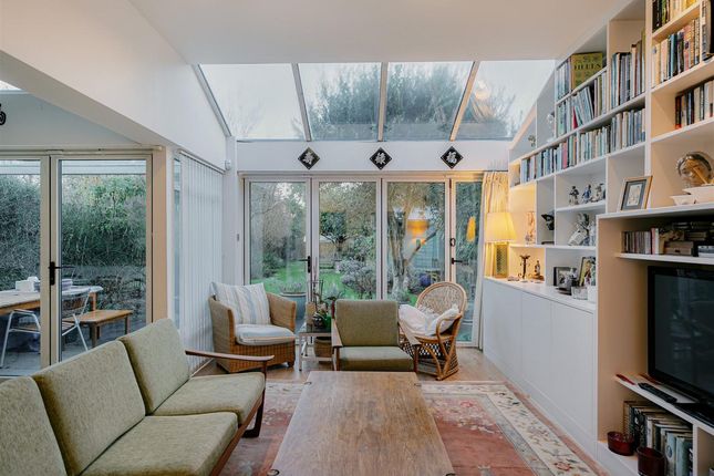Flat Flat 1, 153, Chatsworth Road, London photo 3