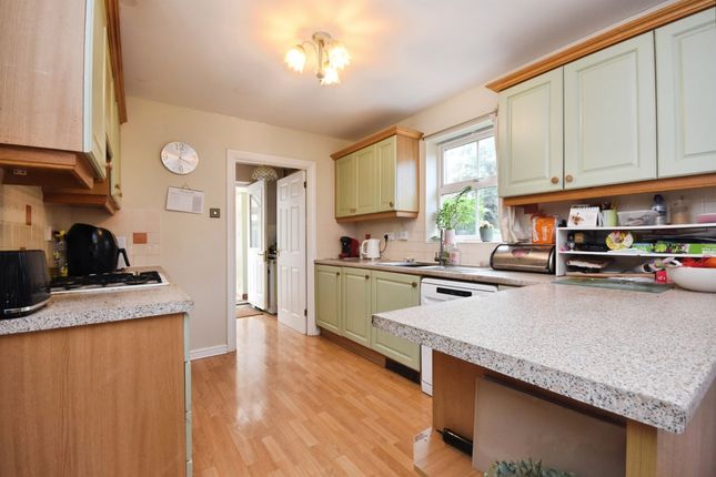 34, Wickham Crescent, CHELMSFORD photo 4