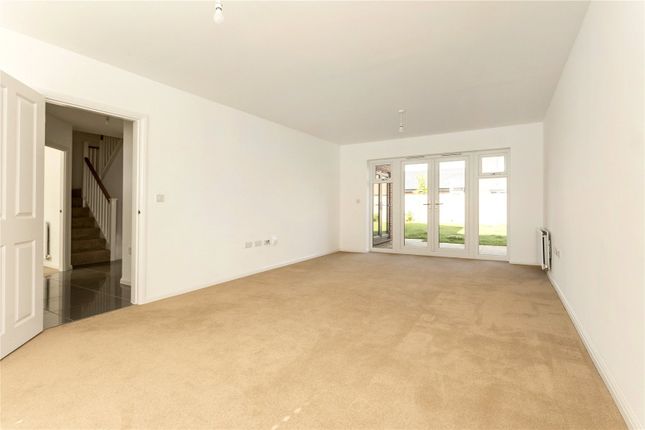 1, Flora Close, Gloucestershire photo 3