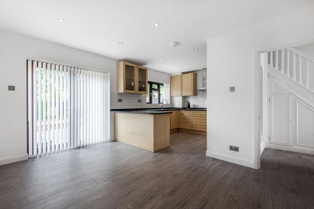 105, Westway, London photo 2