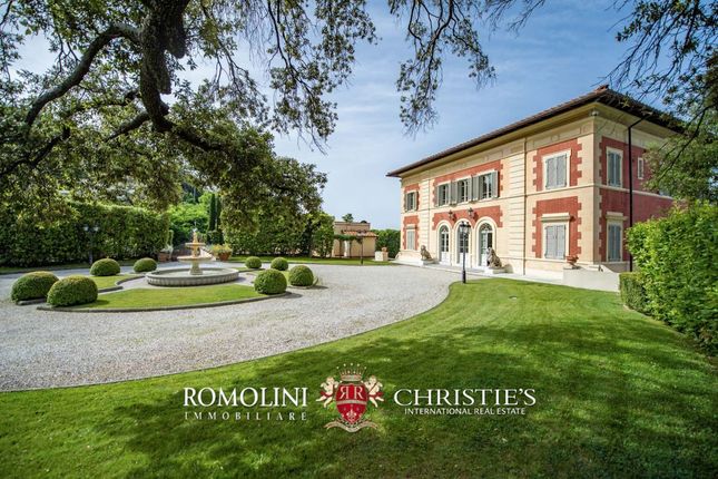 Villa for sale in Pietrasanta, Tuscany, Italy