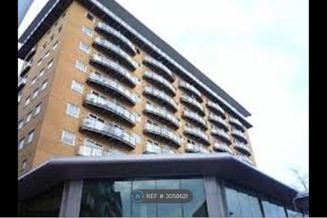 Flat, Hamlyn House High Street, Feltham photo 2