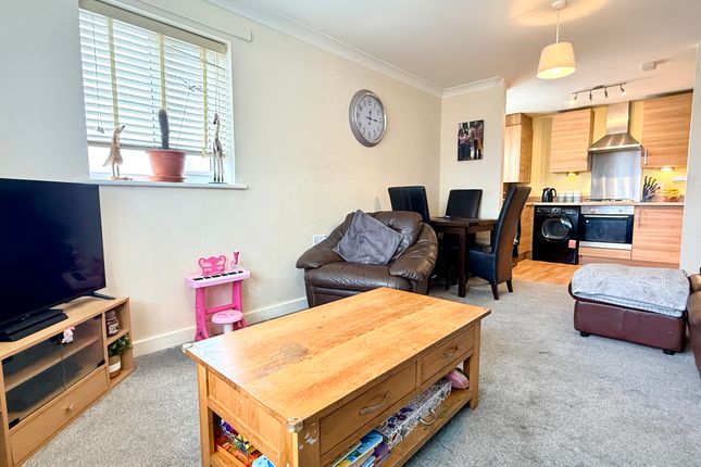 Flat 5, Richard Howe House, Palm Drive, Rochester photo 3