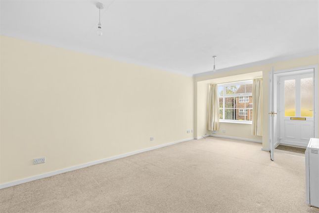 27, Hillary Close, Aylesbury photo 4