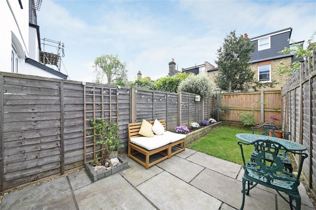 Flat for sale in Clive Road, Colliers Wood, London